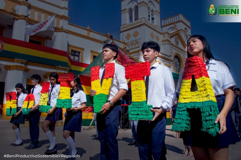 EN VÍSPERAS DE LOS 201 AÑOS DE LA INDEPENDENCIA DE BOLIVIA, LA GOBERNACIÓN DEL BENI PARTICIPA DEL DESFILE CÍVICO ESTUDIANTIL