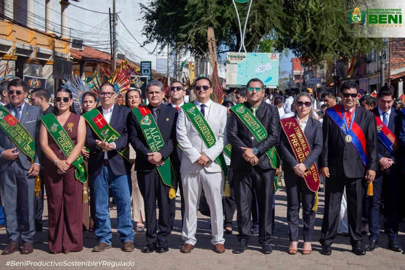 GOBERNACIÓN DEL BENI RINDE HOMENAJE A BOLIVIA CON MUESTRA DE CIVISMO Y PATRIOTISMO